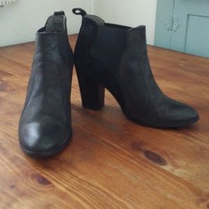 Seychelles Black Leather Bootie size 7 heel 3.5